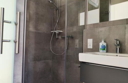 Modern ausgebauter Überseecontainer als Tiny House - Foto 9