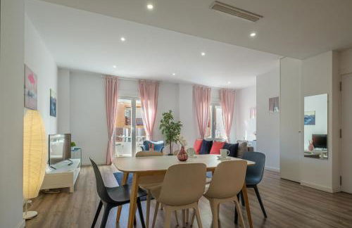 Modern, Stylish Apartment - Photo 5