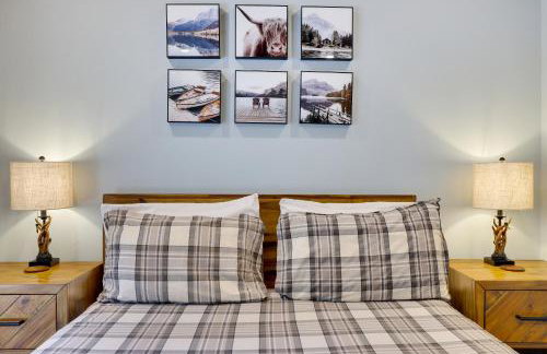 Secluded Cabin, Jacuzzi, Pool Table, King Bed & Fire Pit - Photo 14