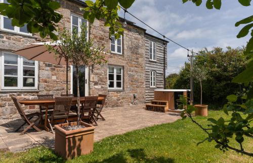 Naut Retreat - Idyllic hideaway with hot tub, gym & gamesroom ideally located in Zennor near St Ives - Photo 55