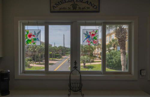 Beach Getaway in Amelia - Ocean Views & Room for 8 - Foto 17
