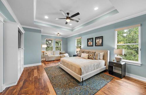 Luxury 5 BR 4 Bath, Hot Tub, Outdoor Kitchen, Across Street from Kyle Field! - Foto 13