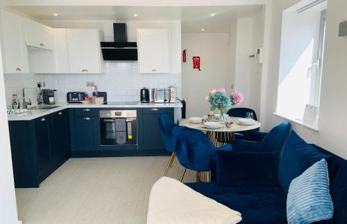 Award Winner of 2026 &2025 traveller & Best guest rated apartment, two bedroom, #1 Leeds city centres most central location, Great 180 degree views,balcony , PARKING onsite, Netflix & WiFi - Foto 27