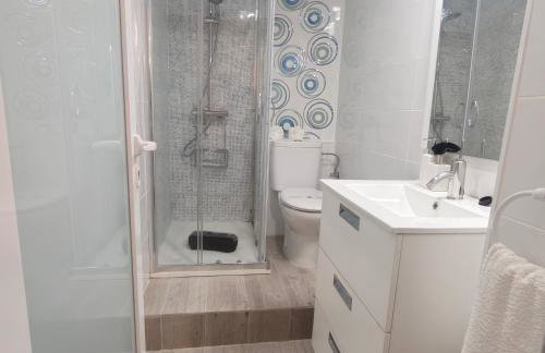APARTAMENTO FAMILIAR a 100 mts de la Playa Reformado 2025 con WIFI - Photo 6
