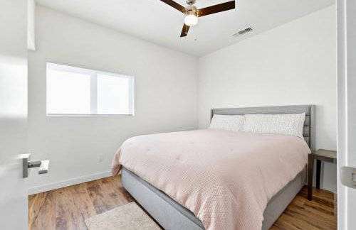 3BR 2BA Retreat with Pool 1 Mile to Downtown - Foto 11