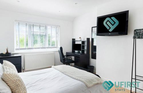 Delightful 3BR Home - Hot Tub - Near Castle, QMC - City Centre & Trent Bridge - Free WiFi & Parking - Sleeps 6 - Foto 21