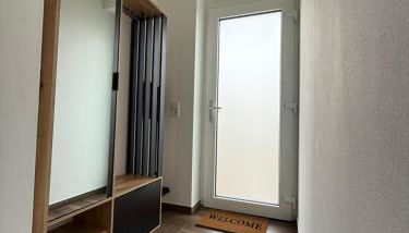 Moderne Ferienwohnung, separater Eingang, Neubau, Smart Tv & Wifi & Kaffemaschine inklusive - Foto 5