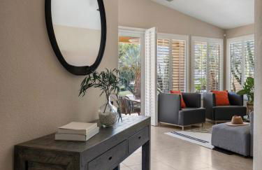 Luxe Palm Springs Villa- Sunset Oasis Private Heated Pool & Spa on Golfcourse - Foto 44