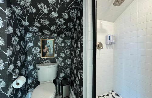 Spacious 3-Floor Downtown Retreat - Prime Location - Foto 6