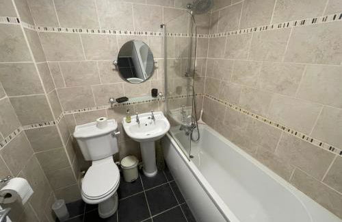 River House 2BR 1 bathroom downstairs toilet Parking St Neots Town Centre - Foto 52
