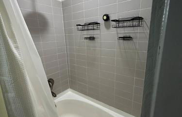 Elegant City Escape ,Steps to Hotspots - Foto 13