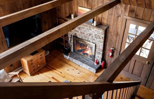 Vibrant Woodland Cabin Sanctuary near Great Cacapon River in West Virginia - Foto 18