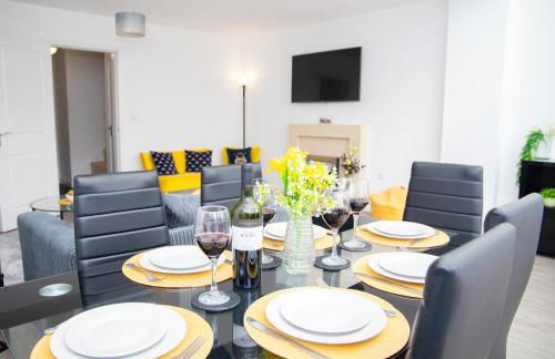 Lavish 4-Bedrooms with Modern Home Features - Guest 8 - Hi-Speed Wi-Fi - Luxury Garden - Private Ample Parking - Foto 22