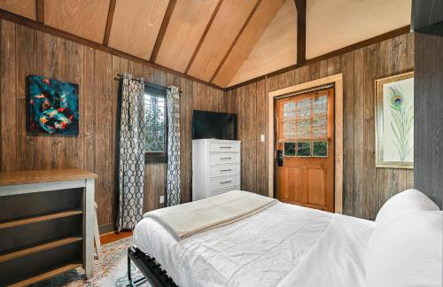 Unique Cabin With Hot Tub Close to Town - Foto 45