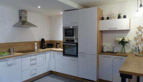 Le 206 Appartement Moderne et Cosy-Terrasse -Centre-Parking-Wifi - Foto 5, stove, dishwasher, toaster