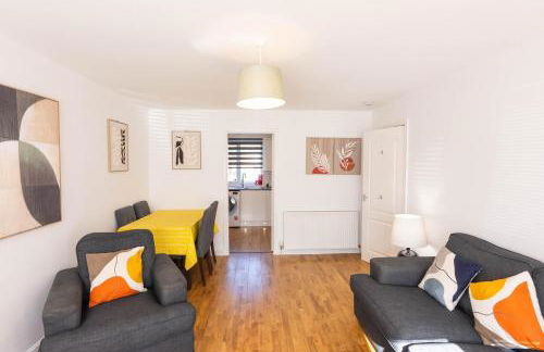 Paisley with Parking & Balcony - Pass the Keys - Foto 13