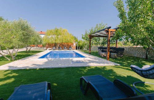 Apartment Ljubica with pool - Photo 24