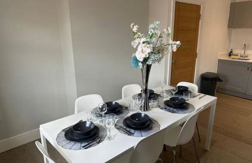 Spacious, bright 2 bed flat with 1 S/king bed. - Foto 11