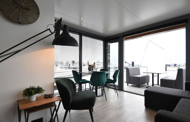 Boat in Volendam Near Marina Museum - Foto 19