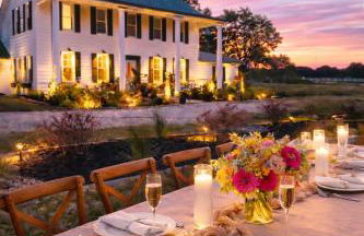 Historic Farmhouse -Modern Amenities -1800s Charm - Foto 1