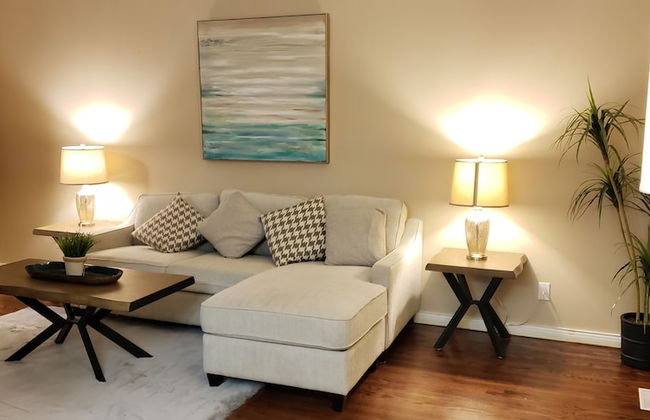 Bungalow With Cozy 4 Bedrooms on a Large Property Lot ! Late Check-out - Foto 8