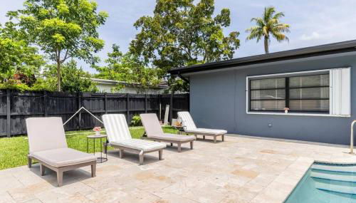 Spacious 4 Bedroom 3 Bathroom House with Heated Pool and Outdoor Shower close to FFL Airport and Cruise Port - Foto 5, sunbed, Garden view