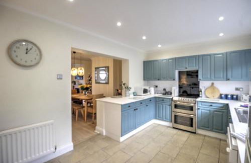 Amazing sea views and hot tub - Photo 9