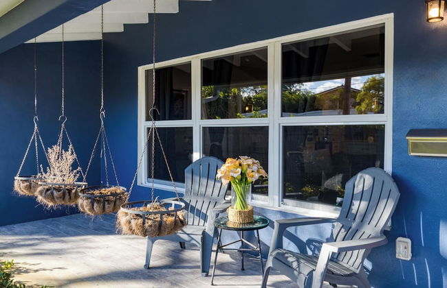 Hot Tub, Firepit, Deck | 10mins to Beach | Middle Terrace Cottage by AvantStay - Foto 34