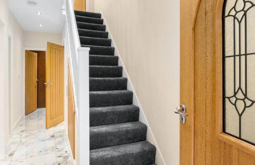 Four Bed House - Sleeps 7 - Garden - Parking - Smart TV 6COK - Photo 36