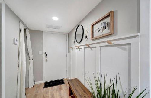 LakeView Fresh and New Bass N Sun King Bed Pool - Photo 26