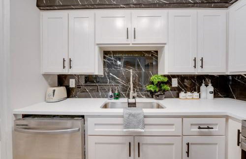 Luxe and Modern Dallas Condo 2 Mi to Highland Park! - Foto 9