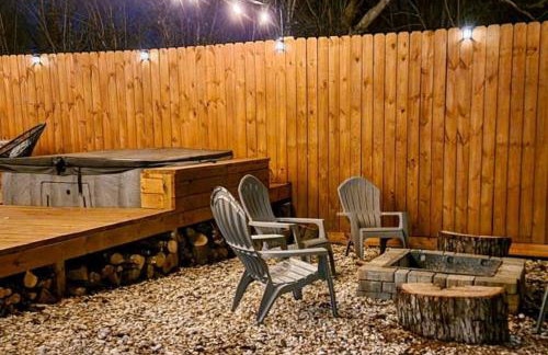 5th St Getaway w Sauna Hot tub Firepit & Game Room - Foto 11