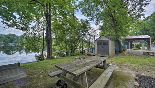Riverfront Escape with Dock 19 Mi to Saratoga! - Foto 2