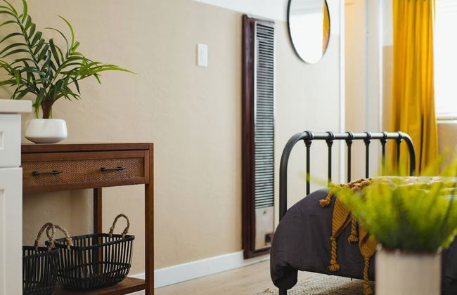 Live Like a Local - Studio With Huge Backyard - Foto 11