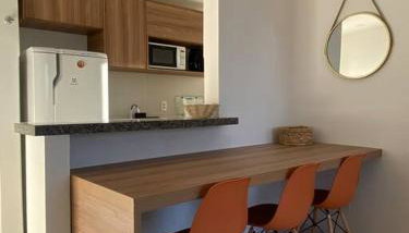 Apto completo com 02 quartos climatizados, estacionamento e portaria 24 horas, próximo ao Aeroporto! - Foto 3