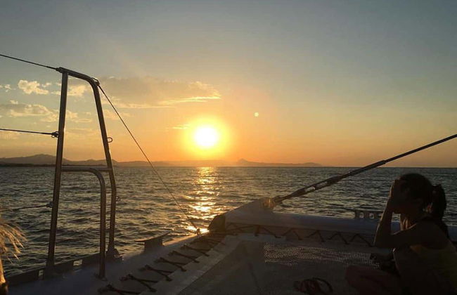 Paseo en catamarán al atardecer - Foto 5