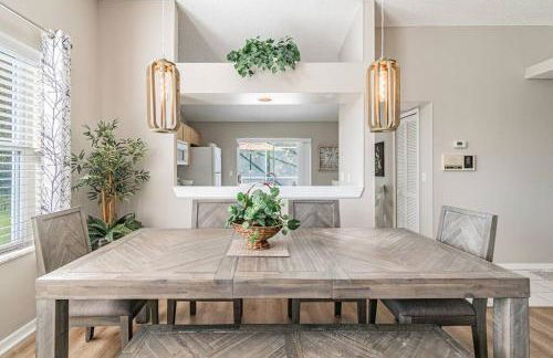 THIS IS PARADISE FOUND! Private In-Ground Pool Home, Views, Near Dis, NO Steps, LOW Rates! - Foto 50