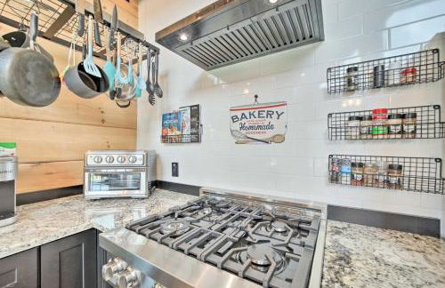 Luxe Log Cabin with Modern Finishes and Mtn Views - Foto 7