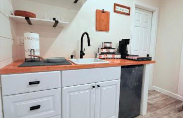 Modern Studio with Exterior Independent Entrance - Photo 12