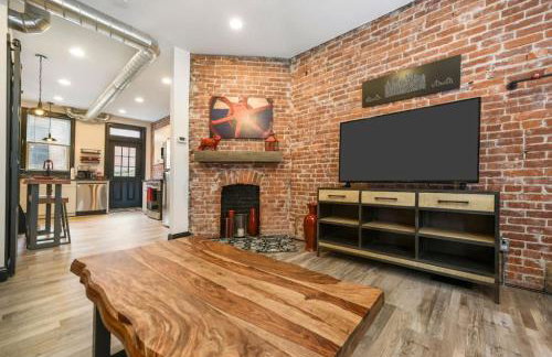 HostWise Stays - Prime Location in Lawrenceville, Exposed Brick 2BR Home - Foto 24