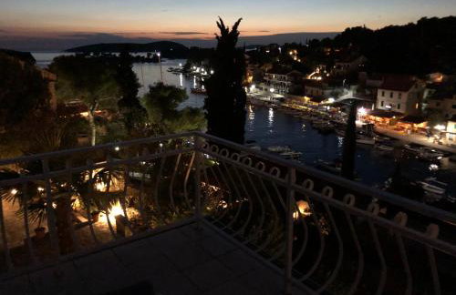 Apartment in Maslinica 70m from the sea - Photo 3