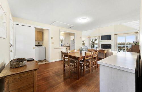 Waterfront Home with Guest Cottage - Foto 33