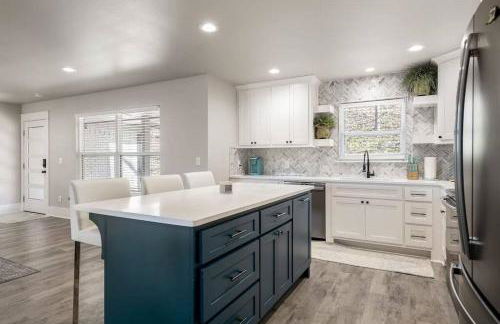 The Fox Den 4BR/3BA- Near HWY 12 Bridge-Lakefront - Foto 33