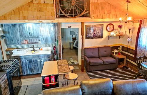 Wolf's Cabin-Walk to Downtown Noblesville - Foto 8