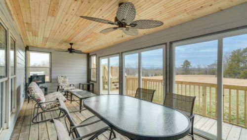 Deer Lake Lodge on 700 Wooded Acres in Dayton! - Foto 2