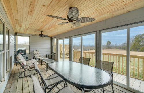 Deer Lake Lodge on 700 Wooded Acres in Dayton! - Foto 2