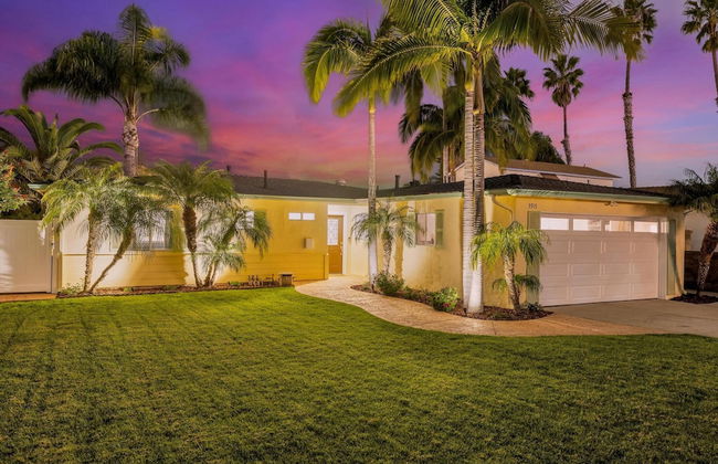 Designer Coastal Paradise w Pool - Steps to Beach - Foto 23