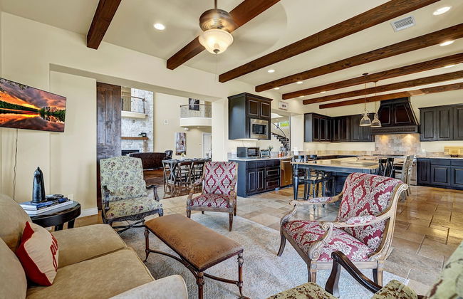 Luxurious Hill Country Retreat With Pool and Firepit! - Photo 23