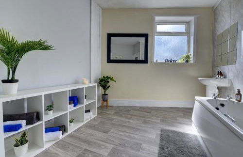 5 bedrooms, sleeps up to 16, secure parking space & comfort - Foto 29