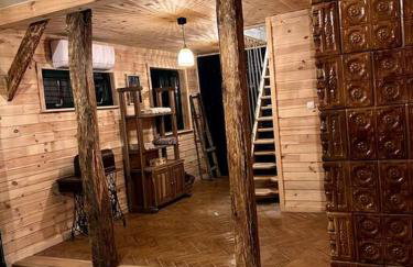 Drewniana chata nad stawem - Foto 13